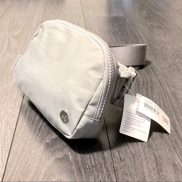Lululemon Everywhere Belt Bag Silver Drop EBB Fanny Pack NWT - Picture 7 of 8